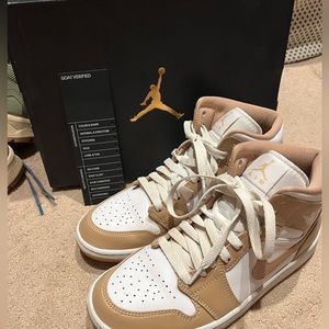Air Jordan 1 Mid Tan Gum